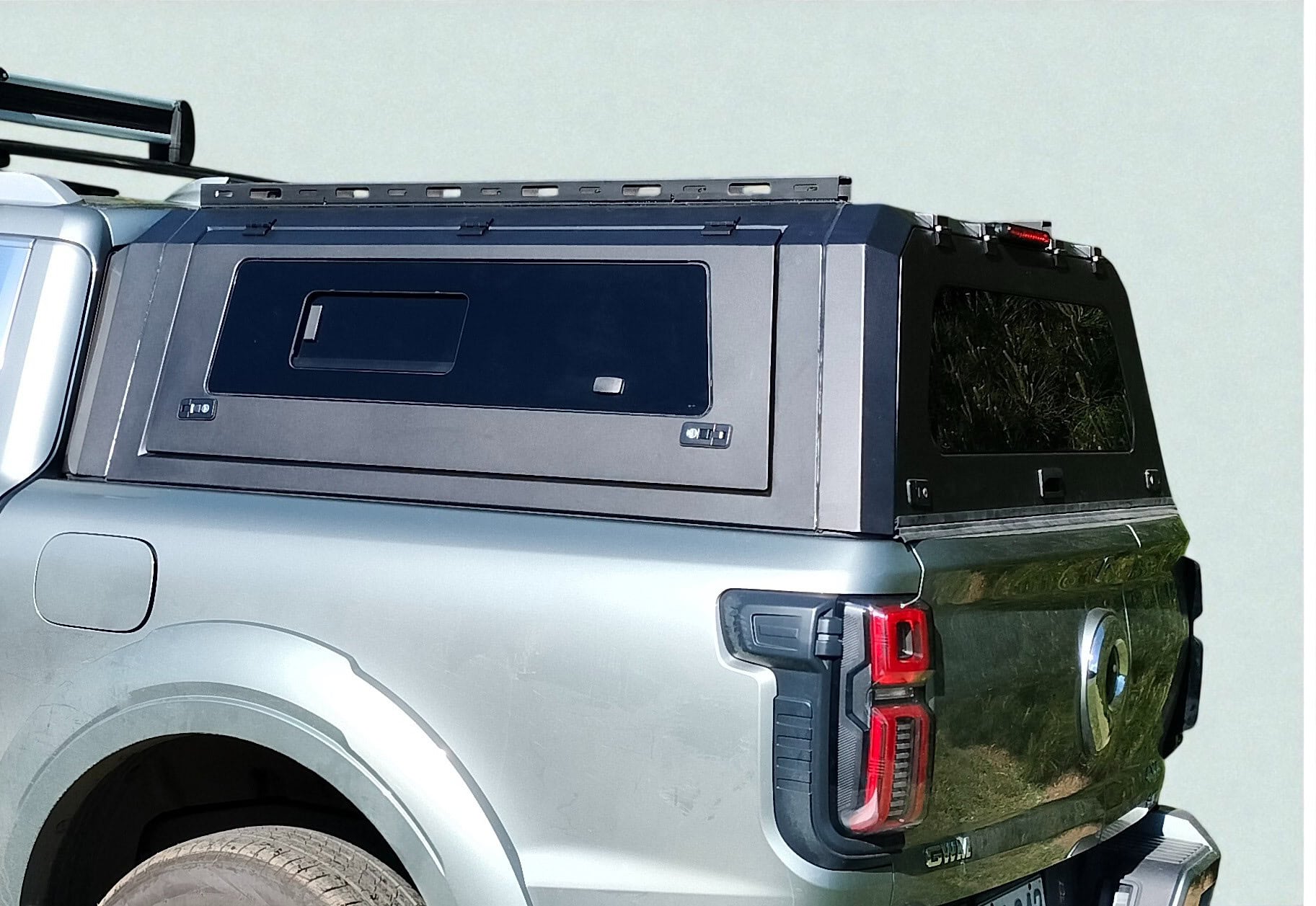 Toyota Hilux N70 Aluminium Canopy Glass side doors
